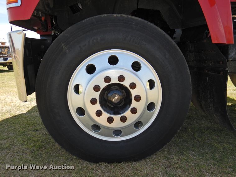 image for item DI0077 2013 Mack CHU613 truck cab and chassis