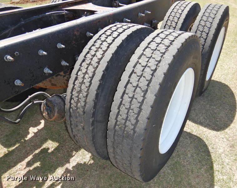 image for item DI0077 2013 Mack CHU613 truck cab and chassis