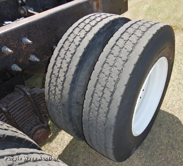 image for item DI0077 2013 Mack CHU613 truck cab and chassis