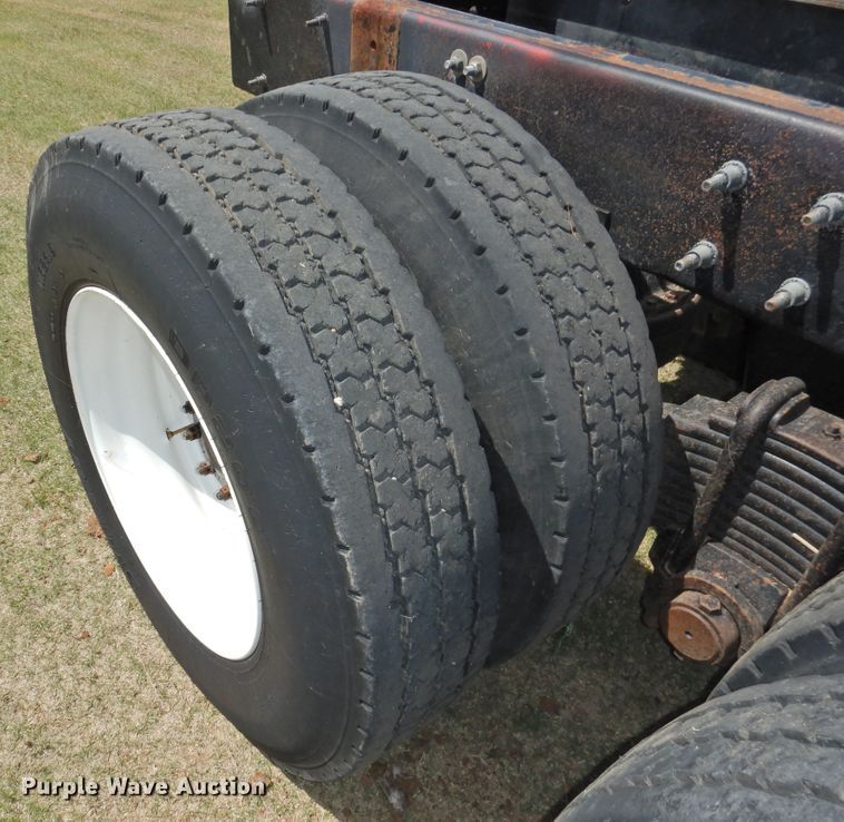 image for item DI0077 2013 Mack CHU613 truck cab and chassis