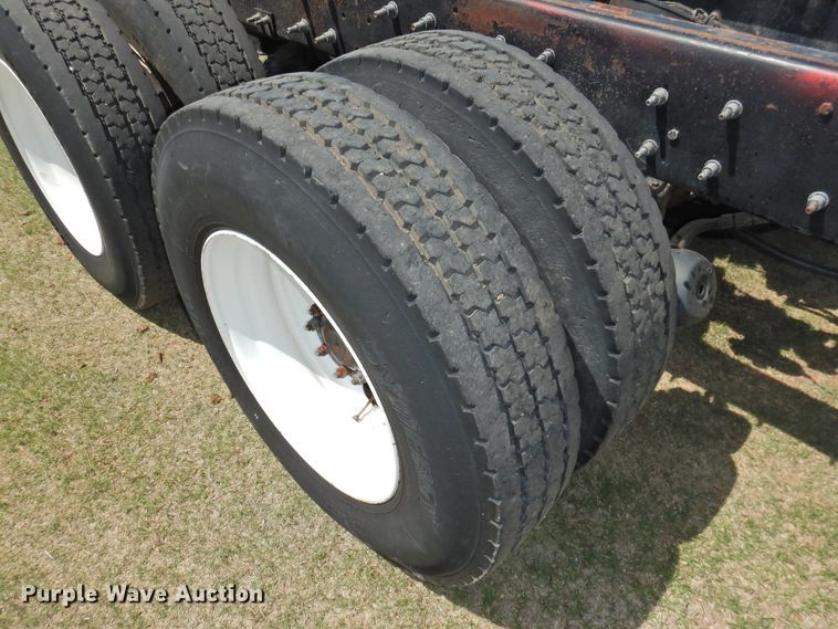 image for item DI0077 2013 Mack CHU613 truck cab and chassis