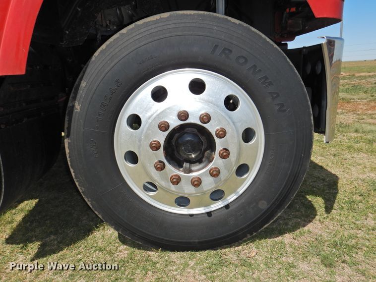 image for item DI0077 2013 Mack CHU613 truck cab and chassis