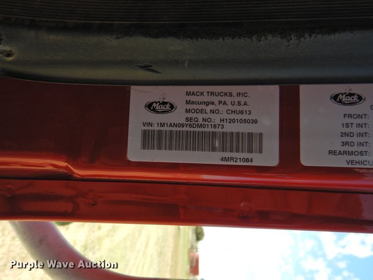 image for item DI0077 2013 Mack CHU613 truck cab and chassis