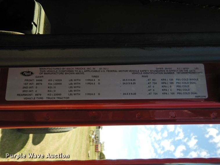 image for item DI0077 2013 Mack CHU613 truck cab and chassis