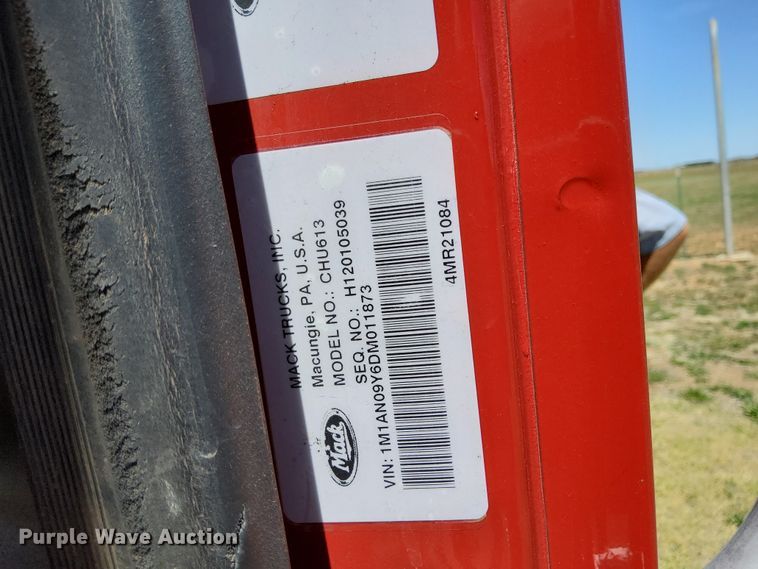 image for item DI0077 2013 Mack CHU613 truck cab and chassis