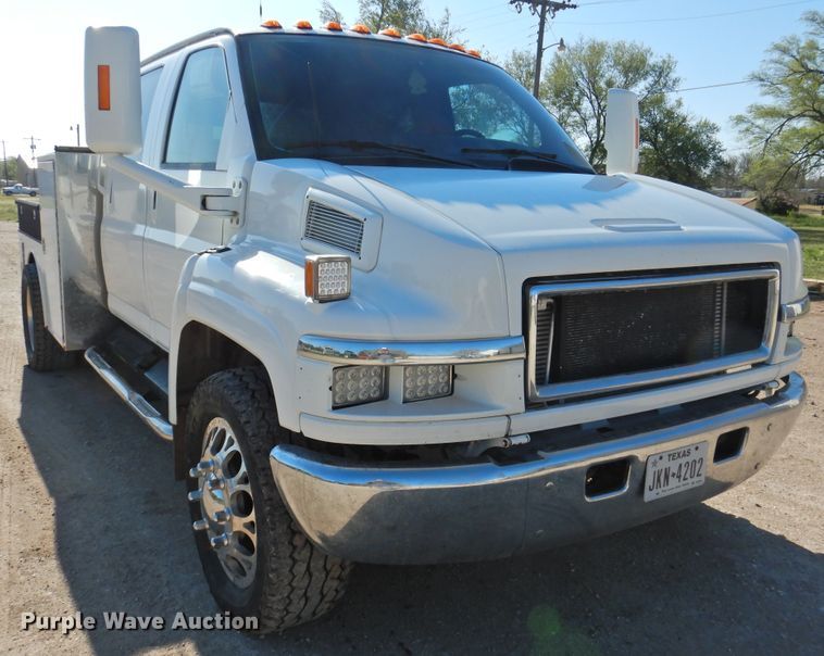 image for item DI0078 2005 GMC C4500 Crew Cab flatbed truck