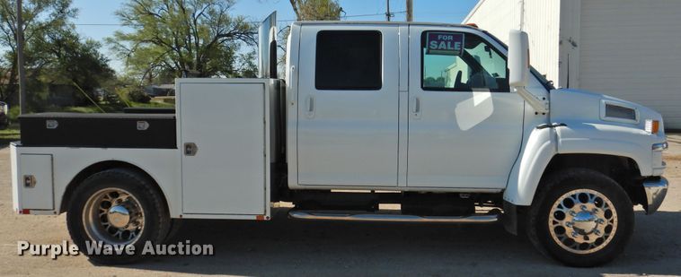 image for item DI0078 2005 GMC C4500 Crew Cab flatbed truck