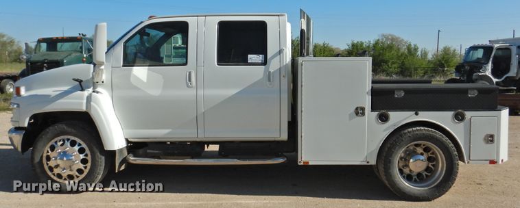 image for item DI0078 2005 GMC C4500 Crew Cab flatbed truck