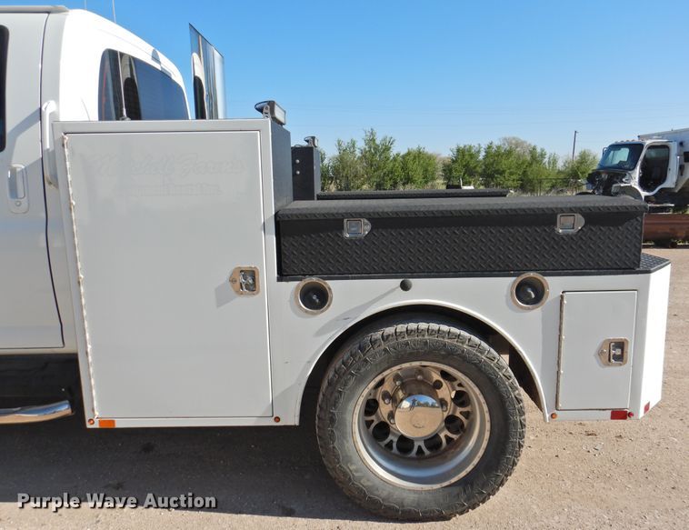 image for item DI0078 2005 GMC C4500 Crew Cab flatbed truck