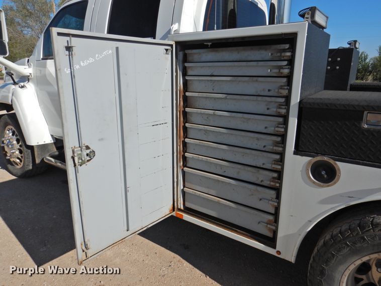 image for item DI0078 2005 GMC C4500 Crew Cab flatbed truck