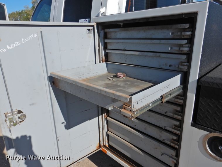 image for item DI0078 2005 GMC C4500 Crew Cab flatbed truck