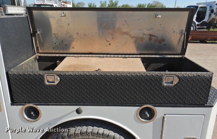 image for item DI0078 2005 GMC C4500 Crew Cab flatbed truck