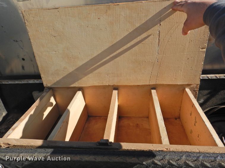 image for item DI0078 2005 GMC C4500 Crew Cab flatbed truck