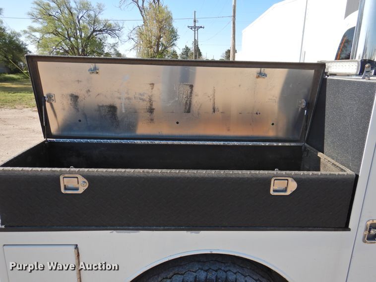 image for item DI0078 2005 GMC C4500 Crew Cab flatbed truck