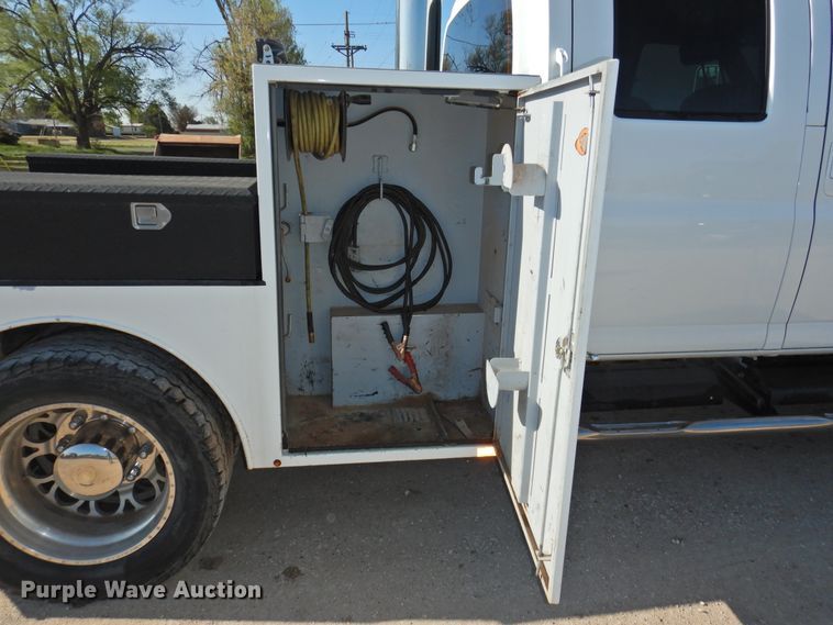 image for item DI0078 2005 GMC C4500 Crew Cab flatbed truck