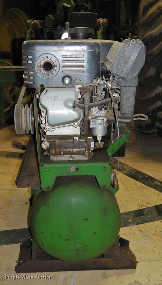 image for item DI0078 2005 GMC C4500 Crew Cab flatbed truck