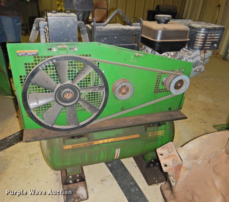 image for item DI0078 2005 GMC C4500 Crew Cab flatbed truck