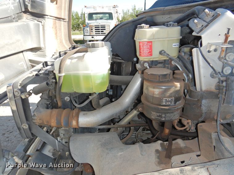 image for item DI0078 2005 GMC C4500 Crew Cab flatbed truck