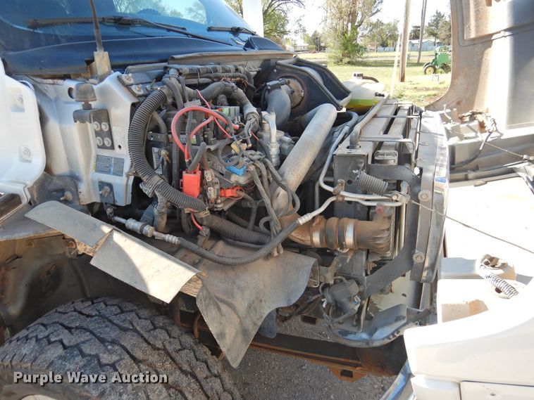 image for item DI0078 2005 GMC C4500 Crew Cab flatbed truck