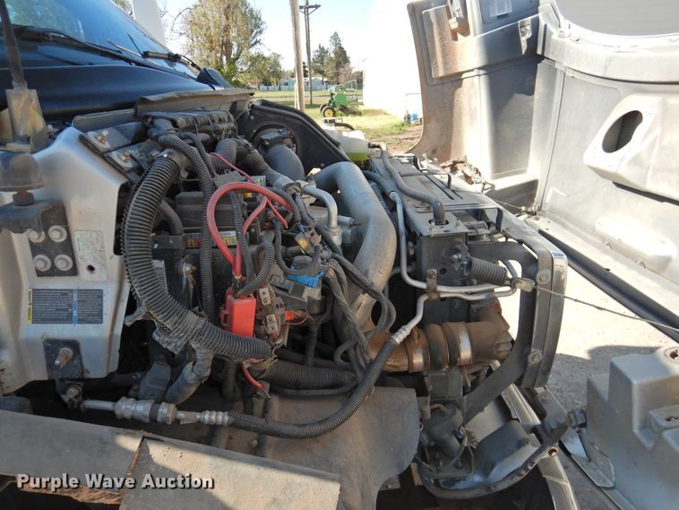 image for item DI0078 2005 GMC C4500 Crew Cab flatbed truck