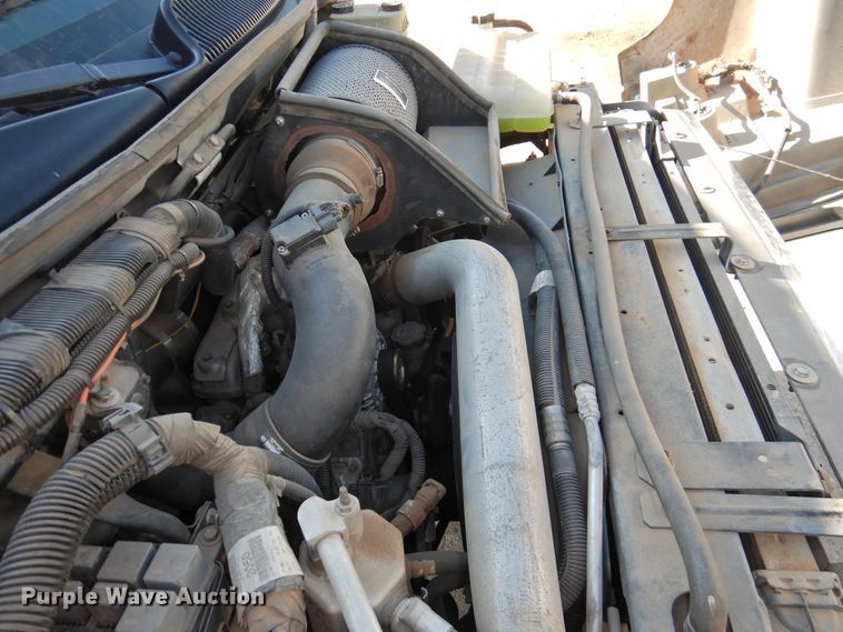 image for item DI0078 2005 GMC C4500 Crew Cab flatbed truck