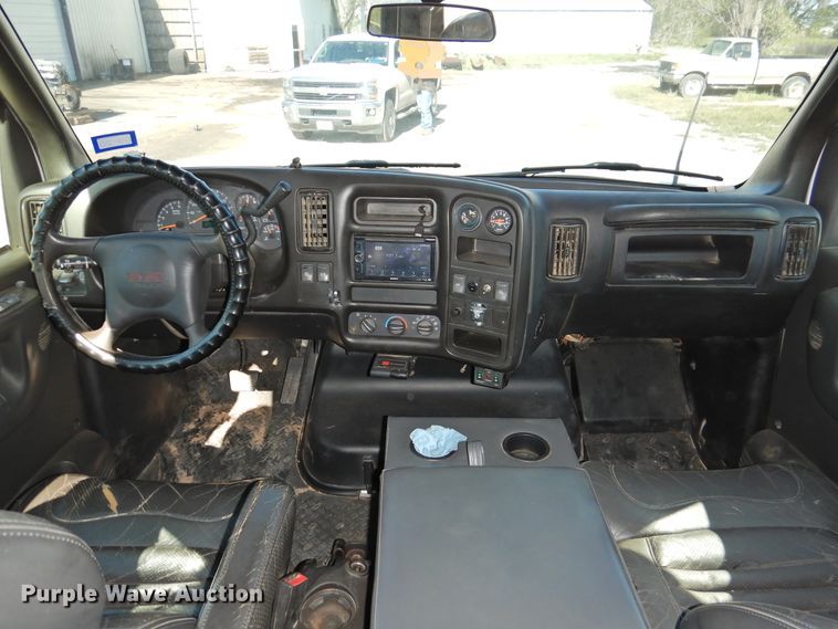 image for item DI0078 2005 GMC C4500 Crew Cab flatbed truck