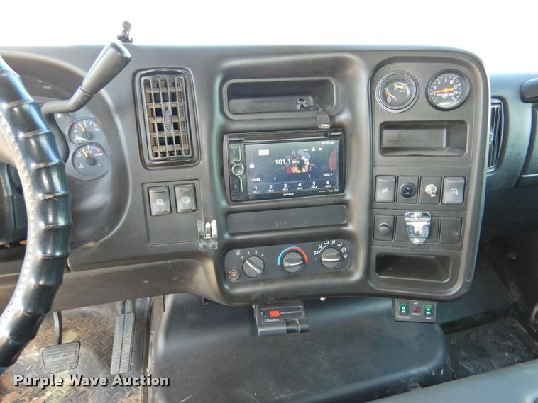 image for item DI0078 2005 GMC C4500 Crew Cab flatbed truck