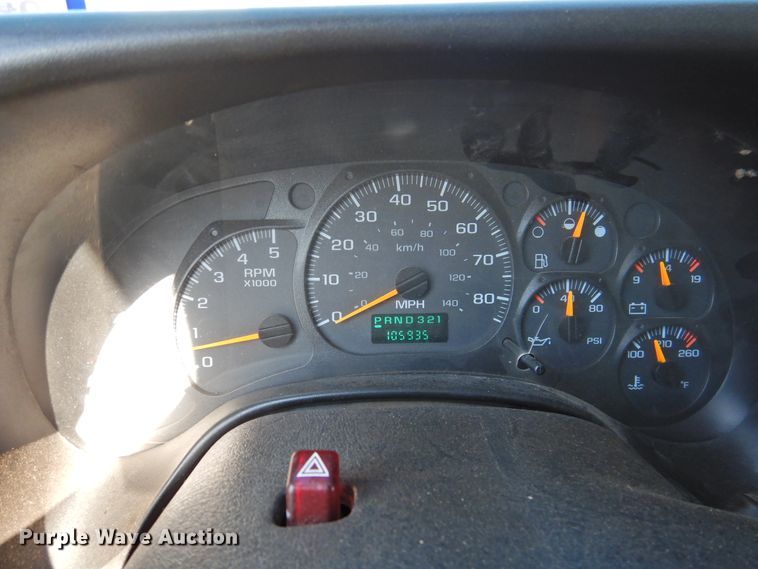 image for item DI0078 2005 GMC C4500 Crew Cab flatbed truck