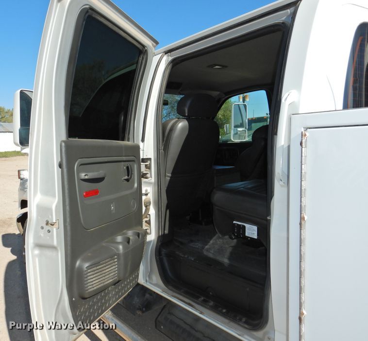 image for item DI0078 2005 GMC C4500 Crew Cab flatbed truck