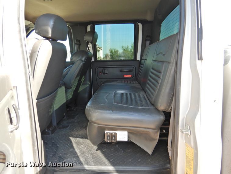 image for item DI0078 2005 GMC C4500 Crew Cab flatbed truck