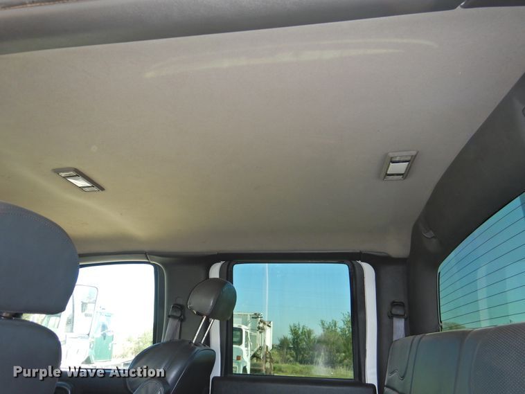 image for item DI0078 2005 GMC C4500 Crew Cab flatbed truck