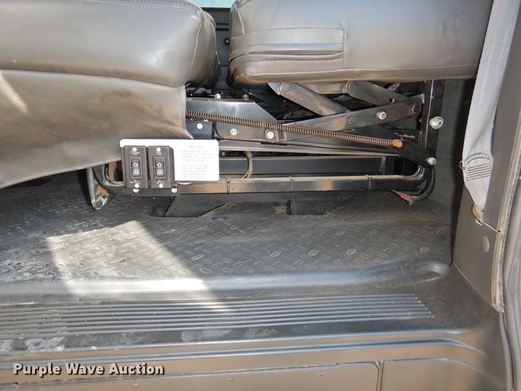 image for item DI0078 2005 GMC C4500 Crew Cab flatbed truck