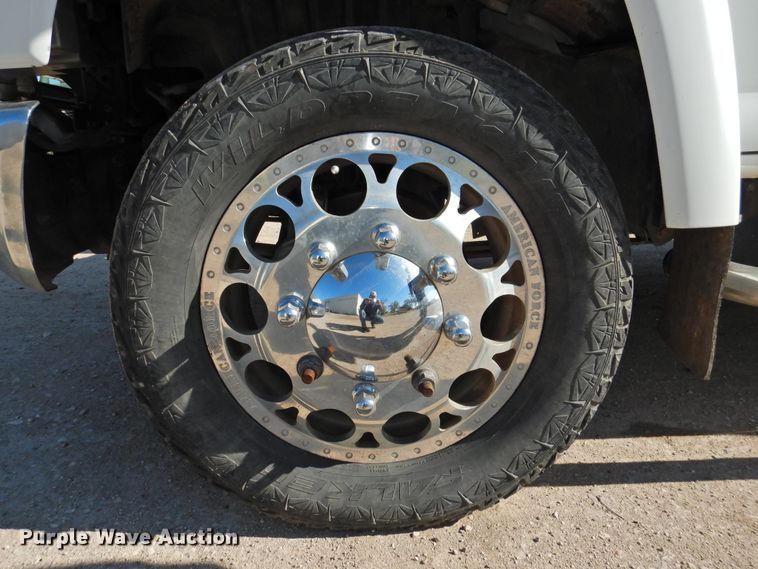 image for item DI0078 2005 GMC C4500 Crew Cab flatbed truck