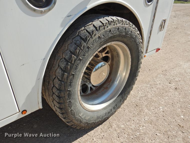 image for item DI0078 2005 GMC C4500 Crew Cab flatbed truck