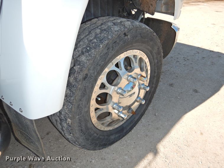 image for item DI0078 2005 GMC C4500 Crew Cab flatbed truck