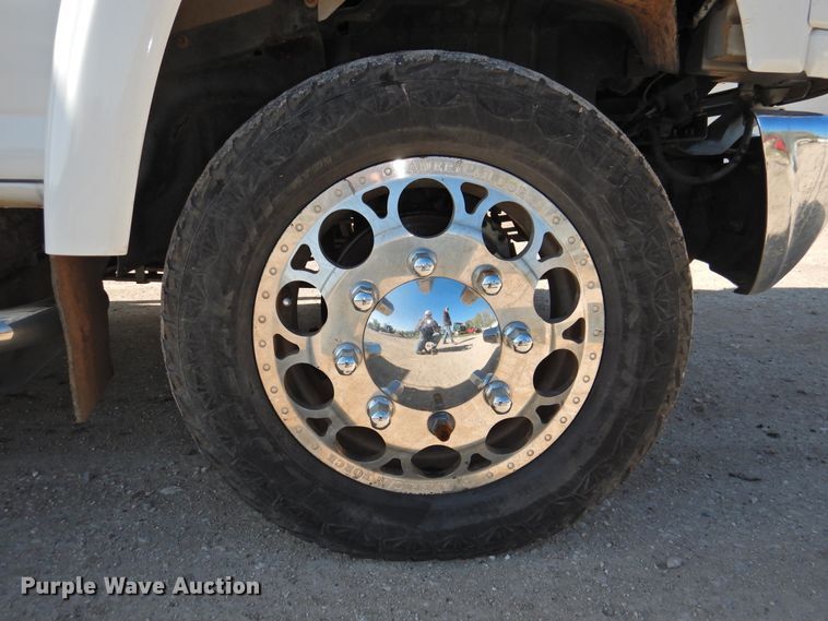 image for item DI0078 2005 GMC C4500 Crew Cab flatbed truck