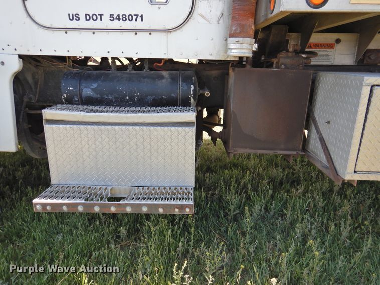 image for item DI0085 1992 Peterbilt 357 grain truck