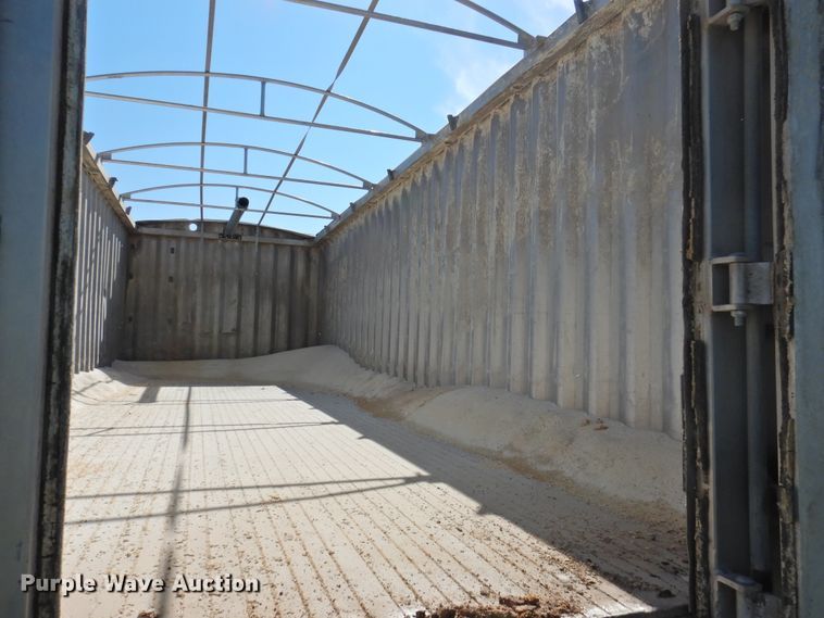 image for item DI0085 1992 Peterbilt 357 grain truck