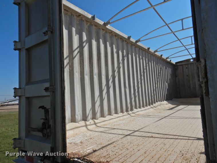 image for item DI0085 1992 Peterbilt 357 grain truck