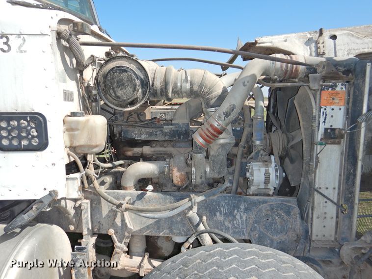 image for item DI0085 1992 Peterbilt 357 grain truck