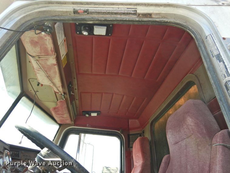 image for item DI0085 1992 Peterbilt 357 grain truck