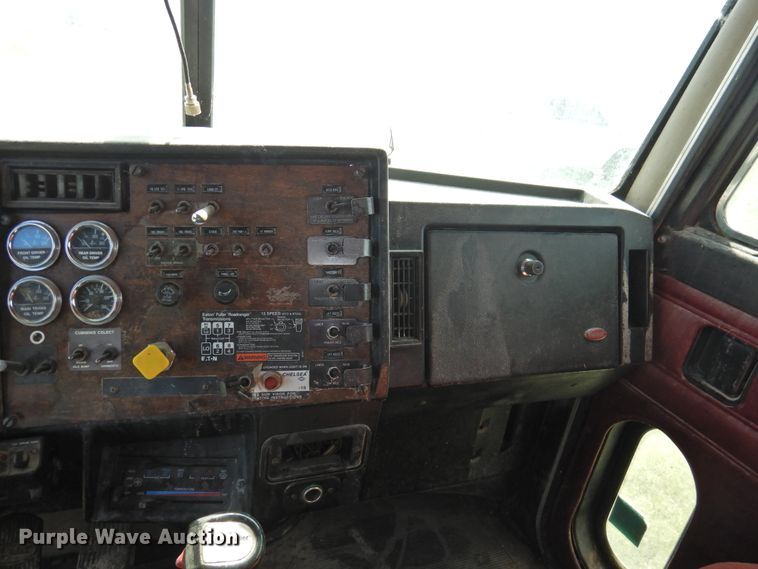 image for item DI0085 1992 Peterbilt 357 grain truck