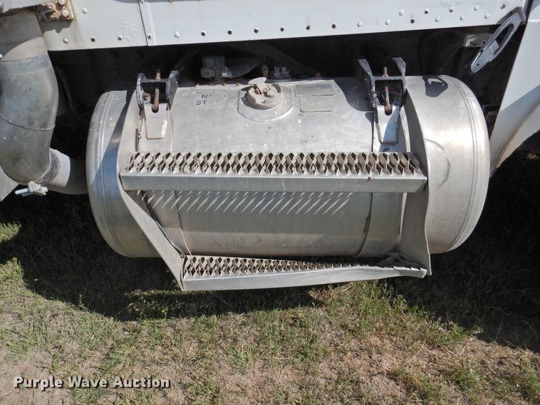 image for item DI0085 1992 Peterbilt 357 grain truck