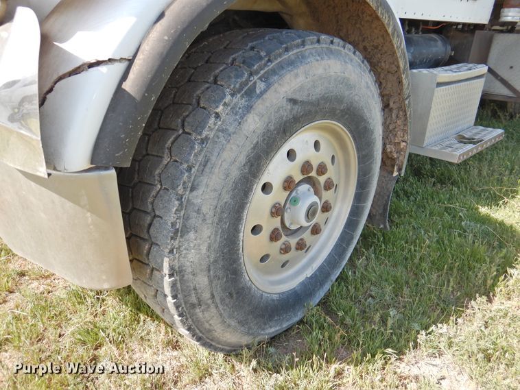 image for item DI0085 1992 Peterbilt 357 grain truck