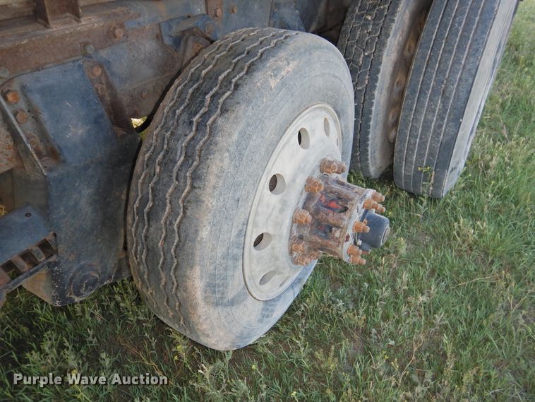 image for item DI0085 1992 Peterbilt 357 grain truck