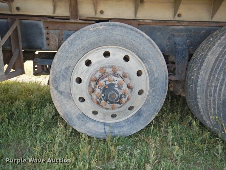 image for item DI0085 1992 Peterbilt 357 grain truck