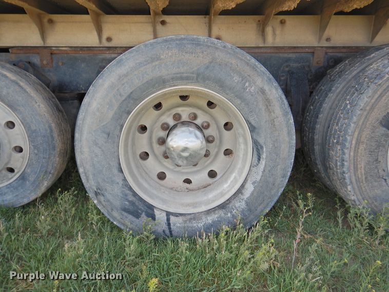 image for item DI0085 1992 Peterbilt 357 grain truck