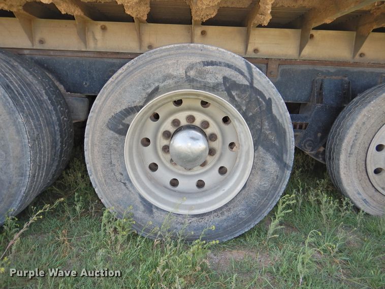 image for item DI0085 1992 Peterbilt 357 grain truck