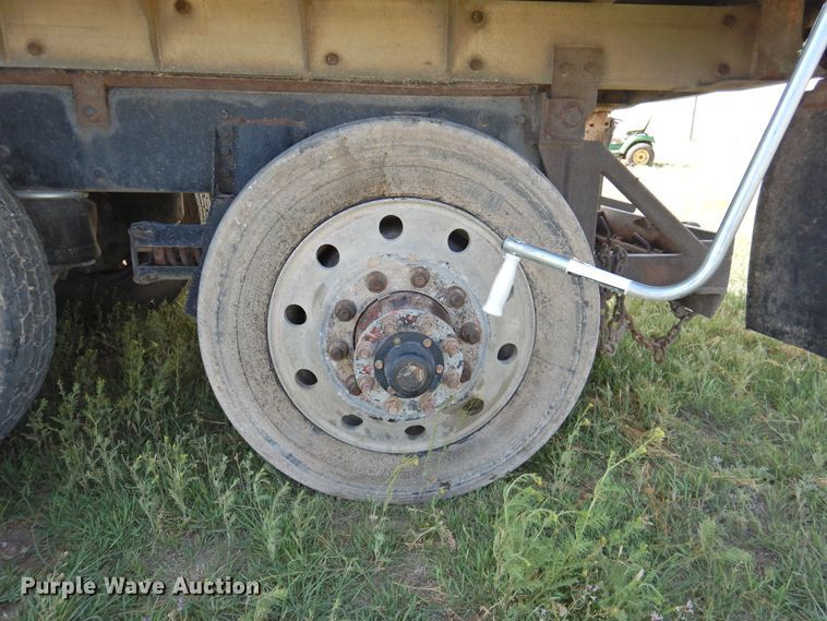 image for item DI0085 1992 Peterbilt 357 grain truck