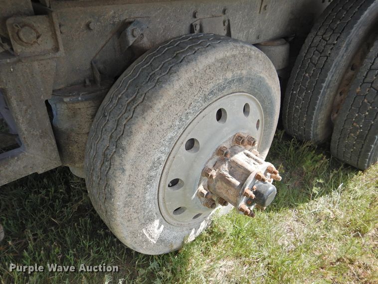 image for item DI0085 1992 Peterbilt 357 grain truck